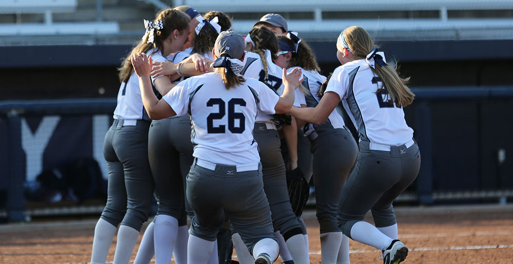 2018 softball team celebrates its PSUAC title
