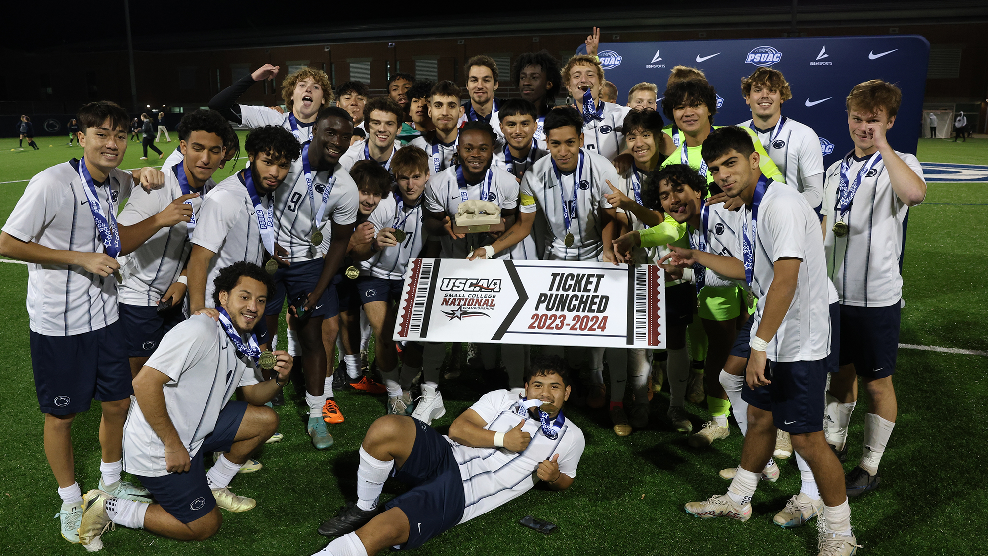 Men's soccer celebrates a seventh-straight USCAA bid