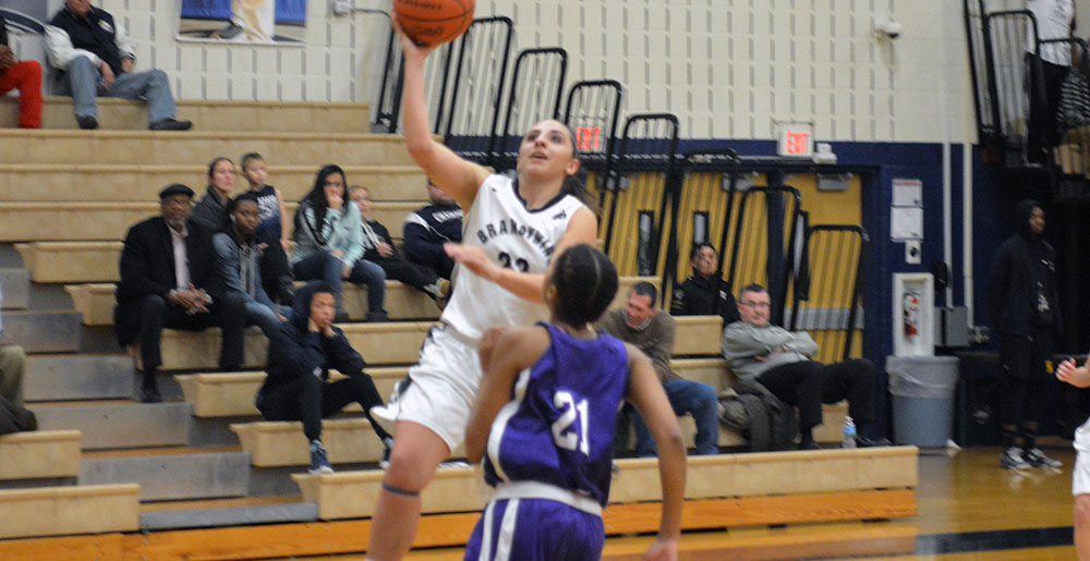 Munro Nets 1,000th Point In Victory Over Trinity