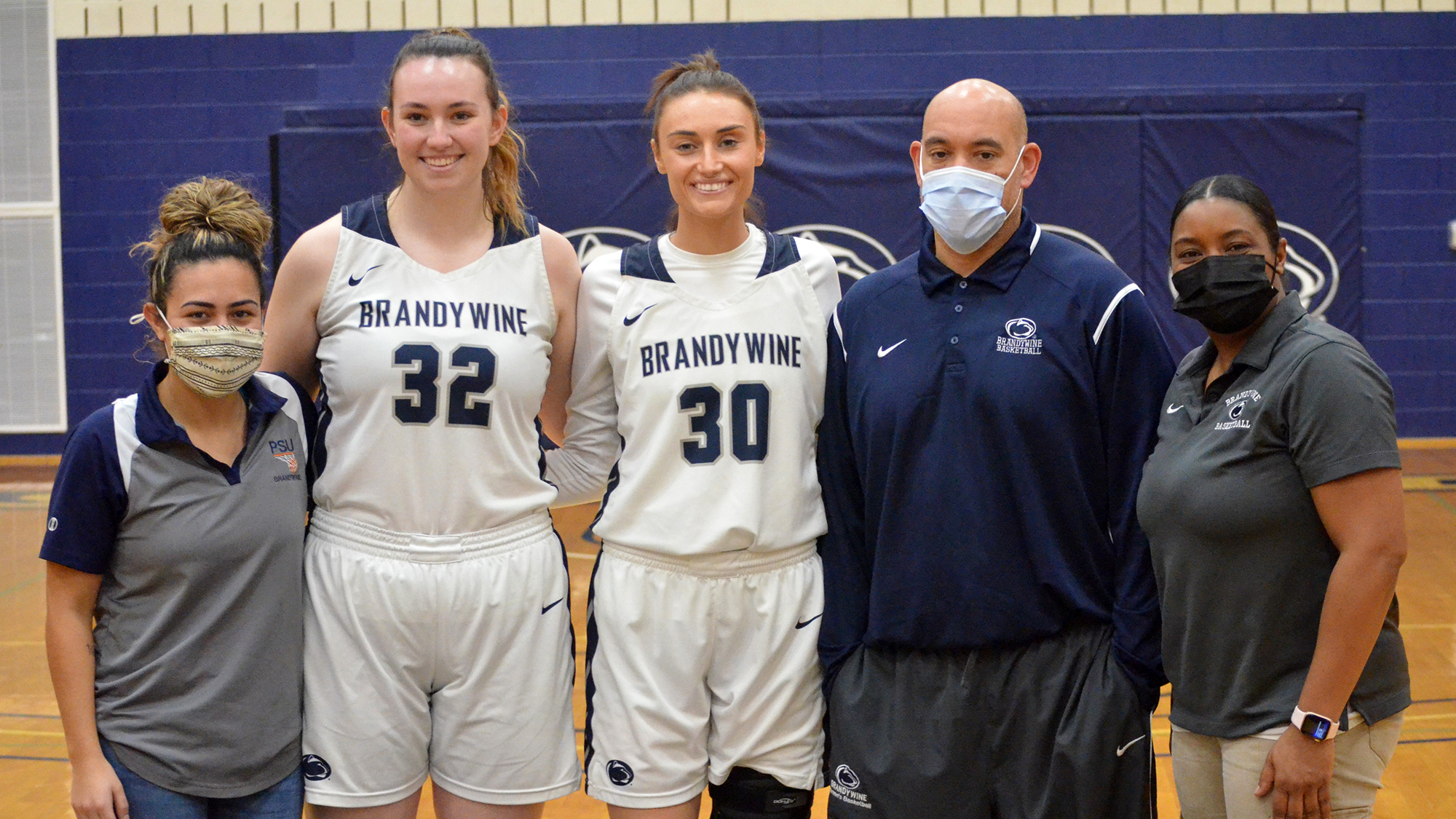 2022 seniors with the coaching staff